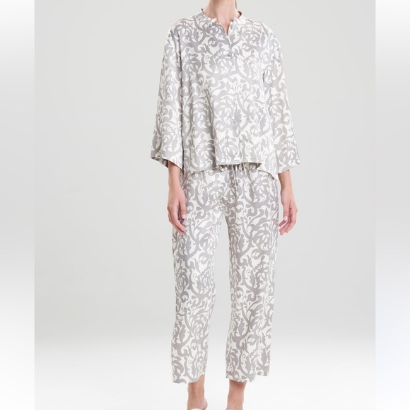 Natori Other - Natori Empress Mandarin button satin Pajamas